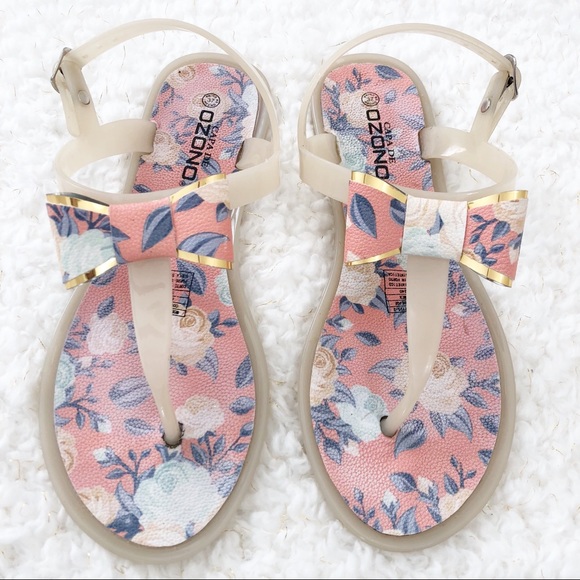 capa de ozono Shoes - Capa de Ozono Floral Pink & Blue Sandals. Size 6.